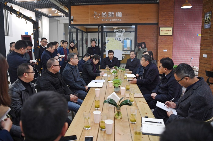现场办公.JPG