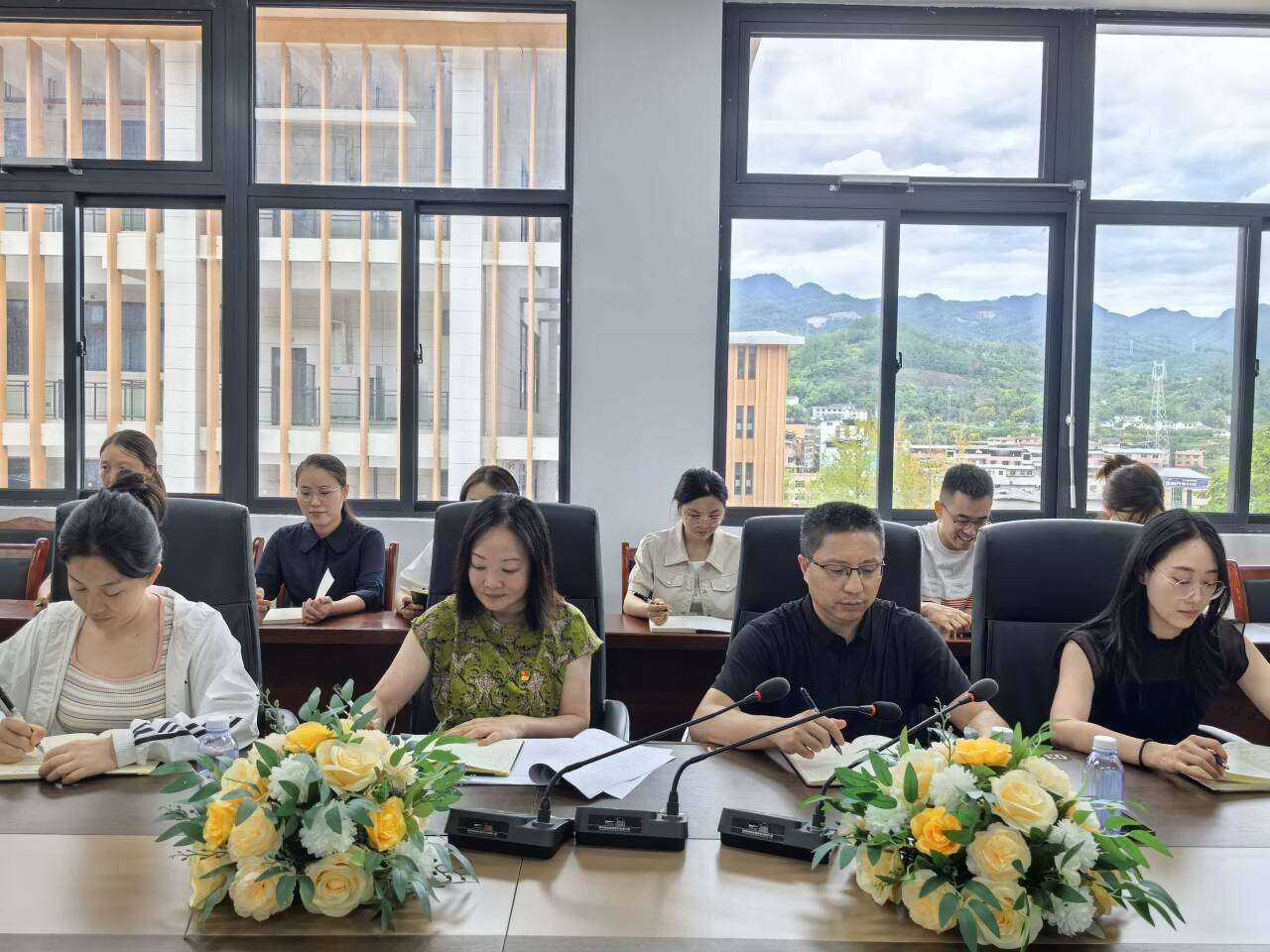 学院党总支召开深入贯彻中央八项规定精神学习教育总结会