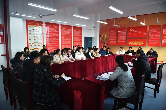 学生座谈.JPG