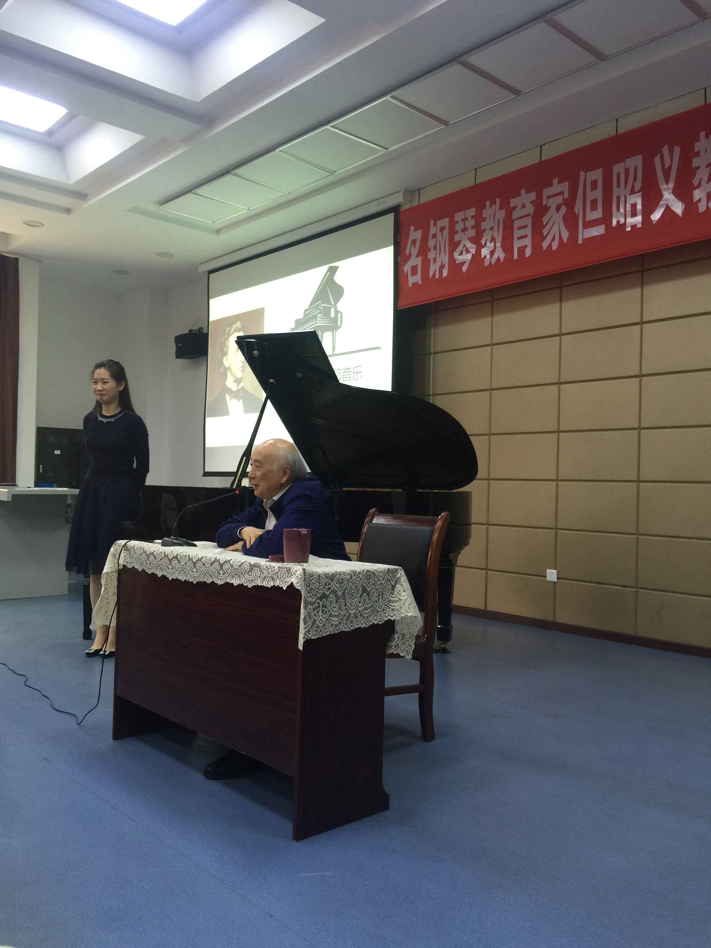 但教授莅临我校讲学 (2).JPG