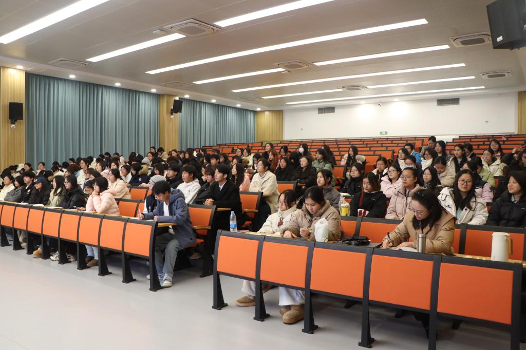 陈丕教授为我校学生干部开展毛泽东思想专题讲座