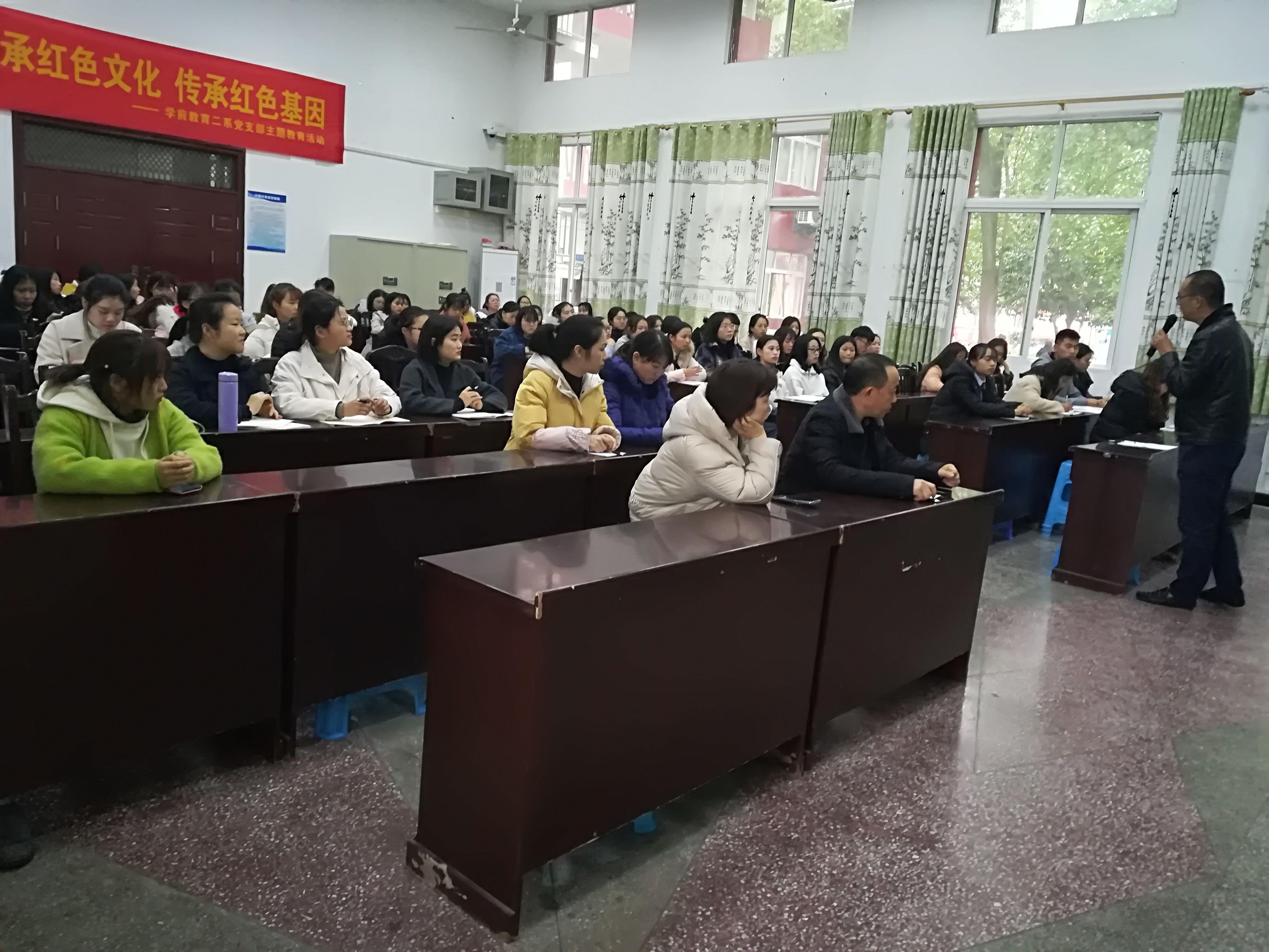 座谈会现场_爱奇艺.jpg