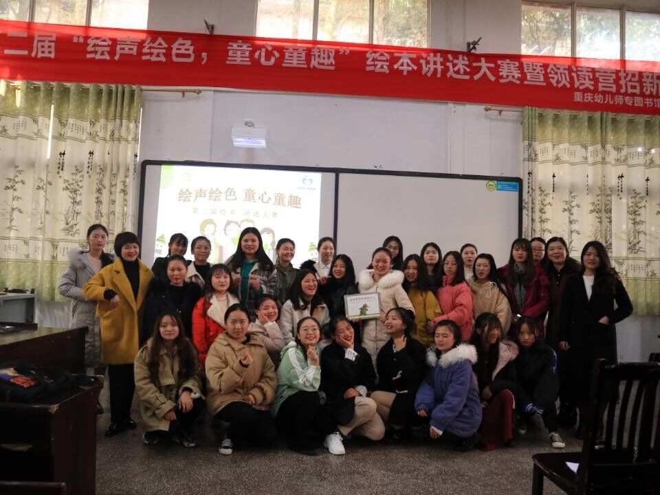 沙河校区选手与评委合影.jpg