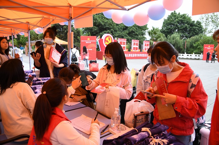 报道1.jpg