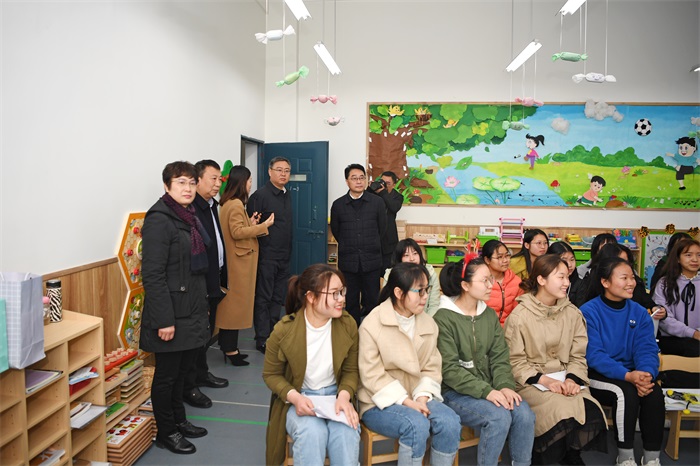 走进课堂.JPG